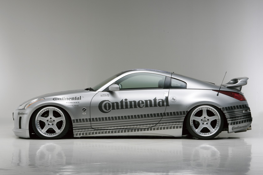 WALD Fairlady Z Z33 body kit — full side profile showing WALD side skirts