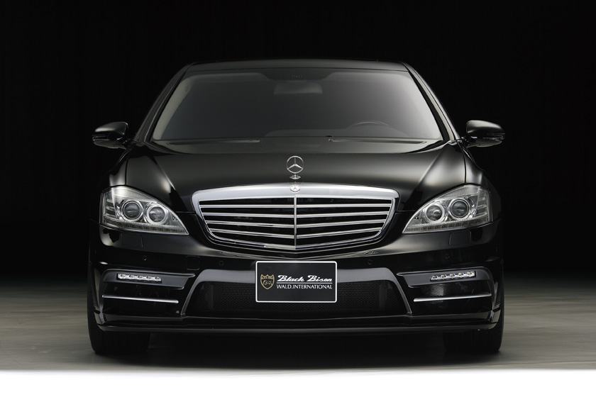 WALD S-Class W221 Black Bison front bumper spoiler head-on view with LED lamps and mesh