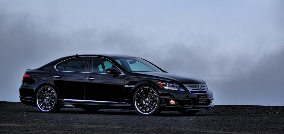 WALD Executive Line Lexus LS600h side profile in black on chrome multi-spoke WALD wheels at dusk