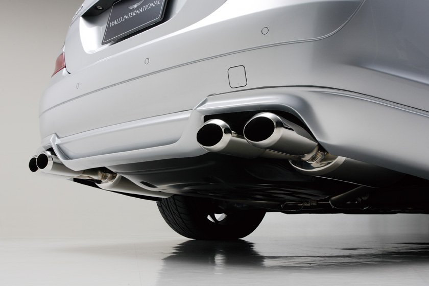 WALD Mercedes-Benz S-Class W221 twin 240 mm stainless steel exhaust tips and rear skirt detail