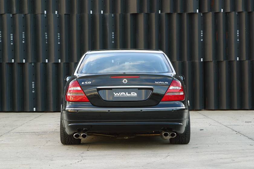 Mercedes-Benz E-Class W211 WALD Executive Line rear head-on view with quad exhaust tips
