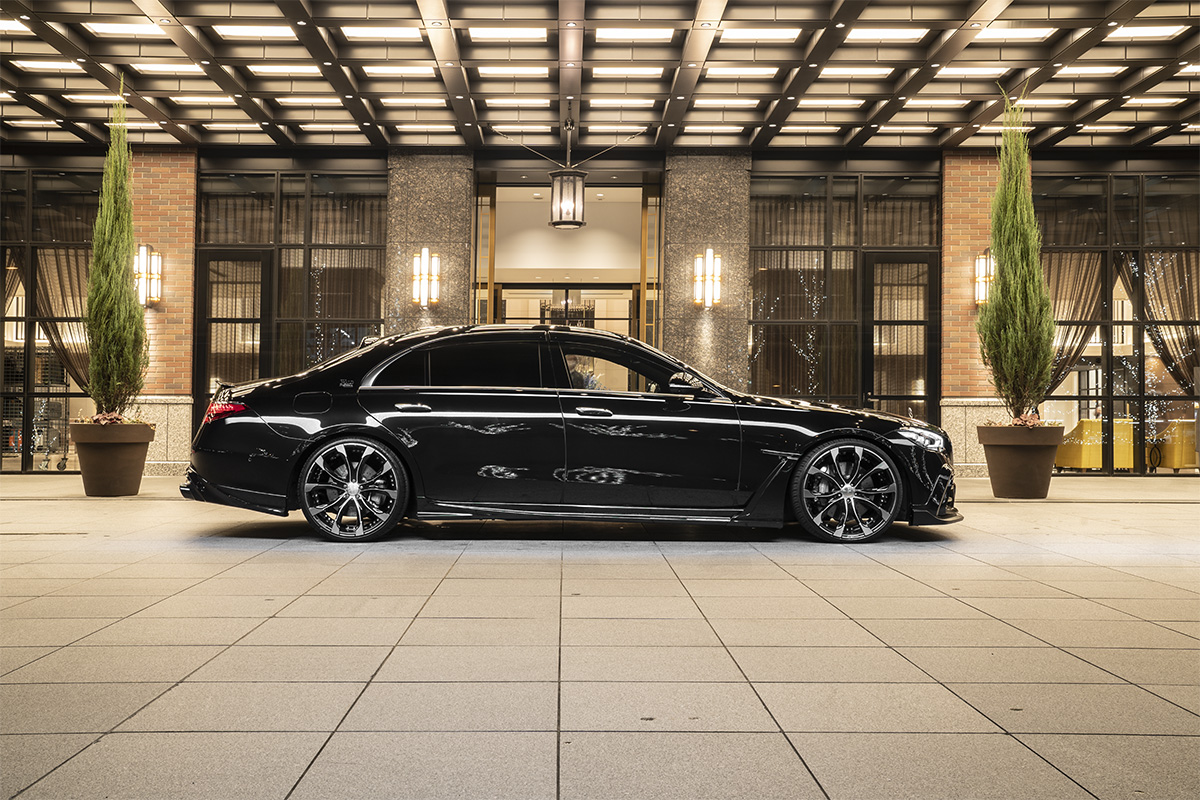 Full side profile of a black Mercedes S-Class W223 with WALD side skirts and forged wheels