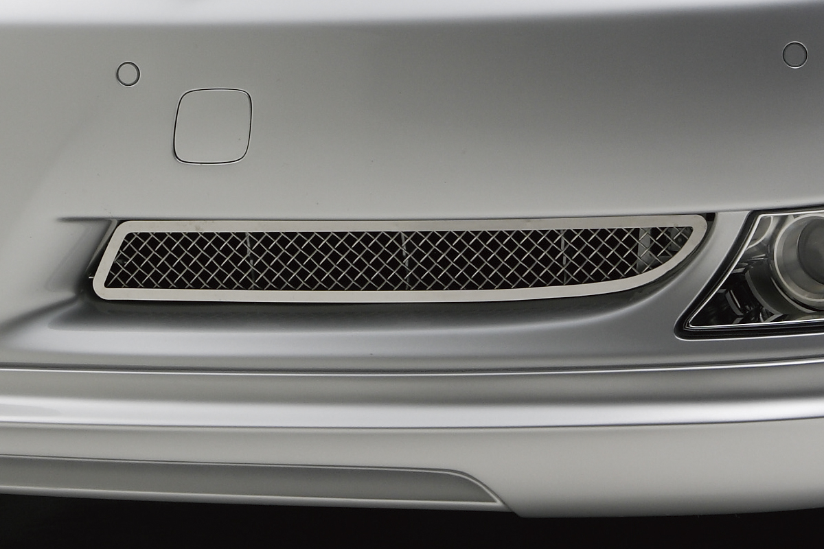 WALD Lexus LS460 front bumper duct mesh detail on the Executive Line V2 front spoiler