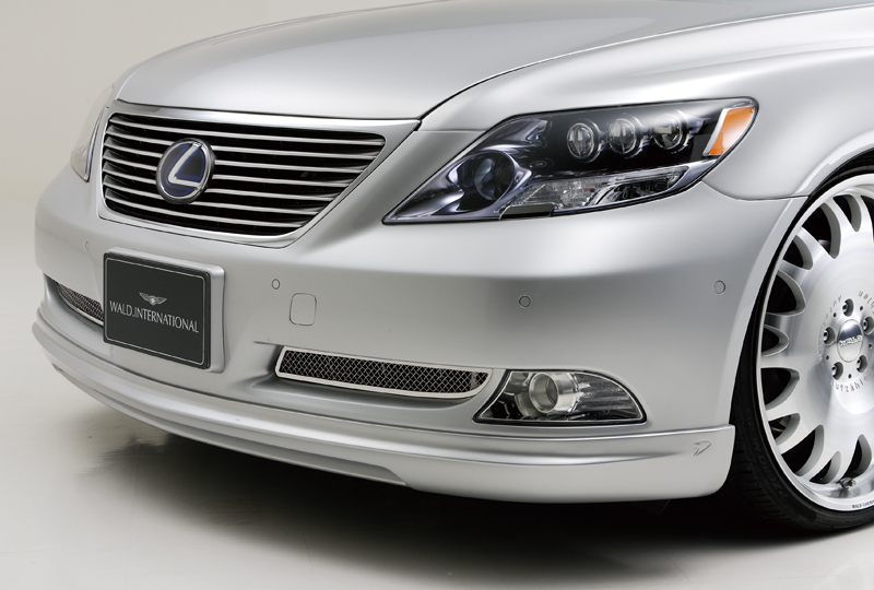 WALD Executive Line V2 Lexus LS600h front spoiler and inner grille detail with WALD International plate