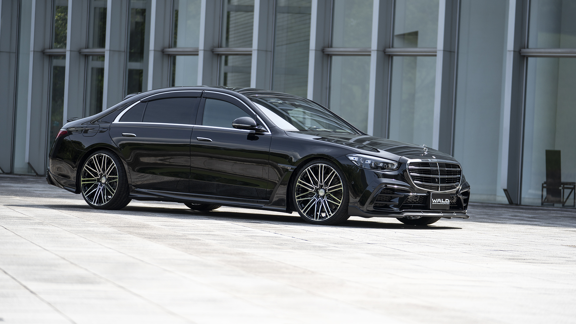 Side profile of a black Mercedes-Benz S-Class fitted with WALD BM001 22 inch forged wheels