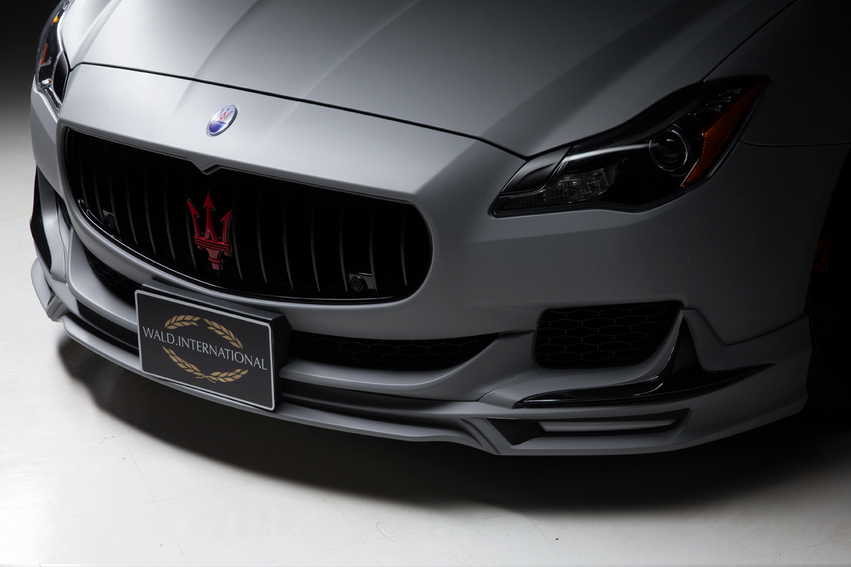 WALD Quattroporte front spoiler detail — gloss black canards and LED lamp LEDL001