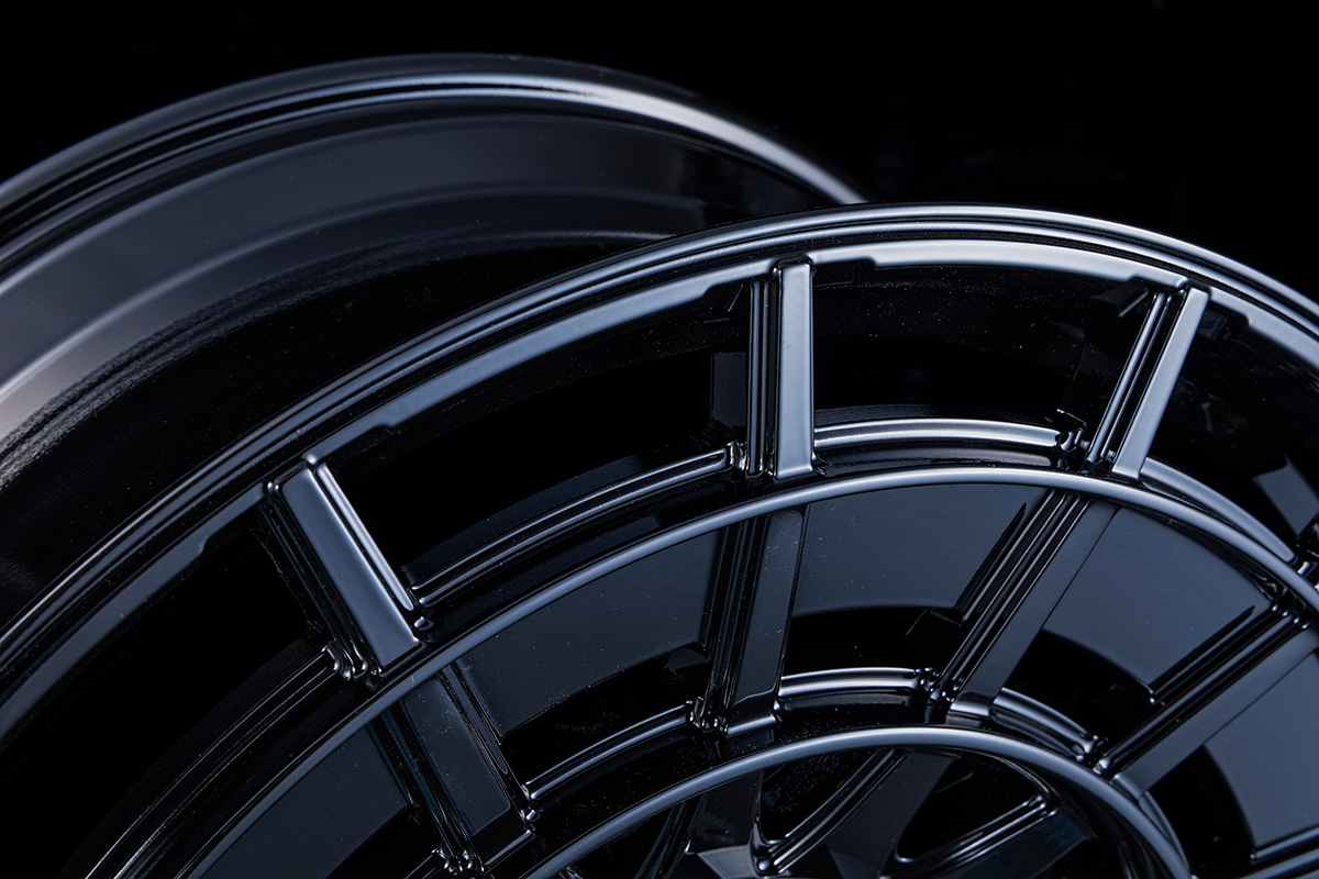 Close-up of the WALD ZETTON Forged 24-inch wheel outer rim and spoke construction