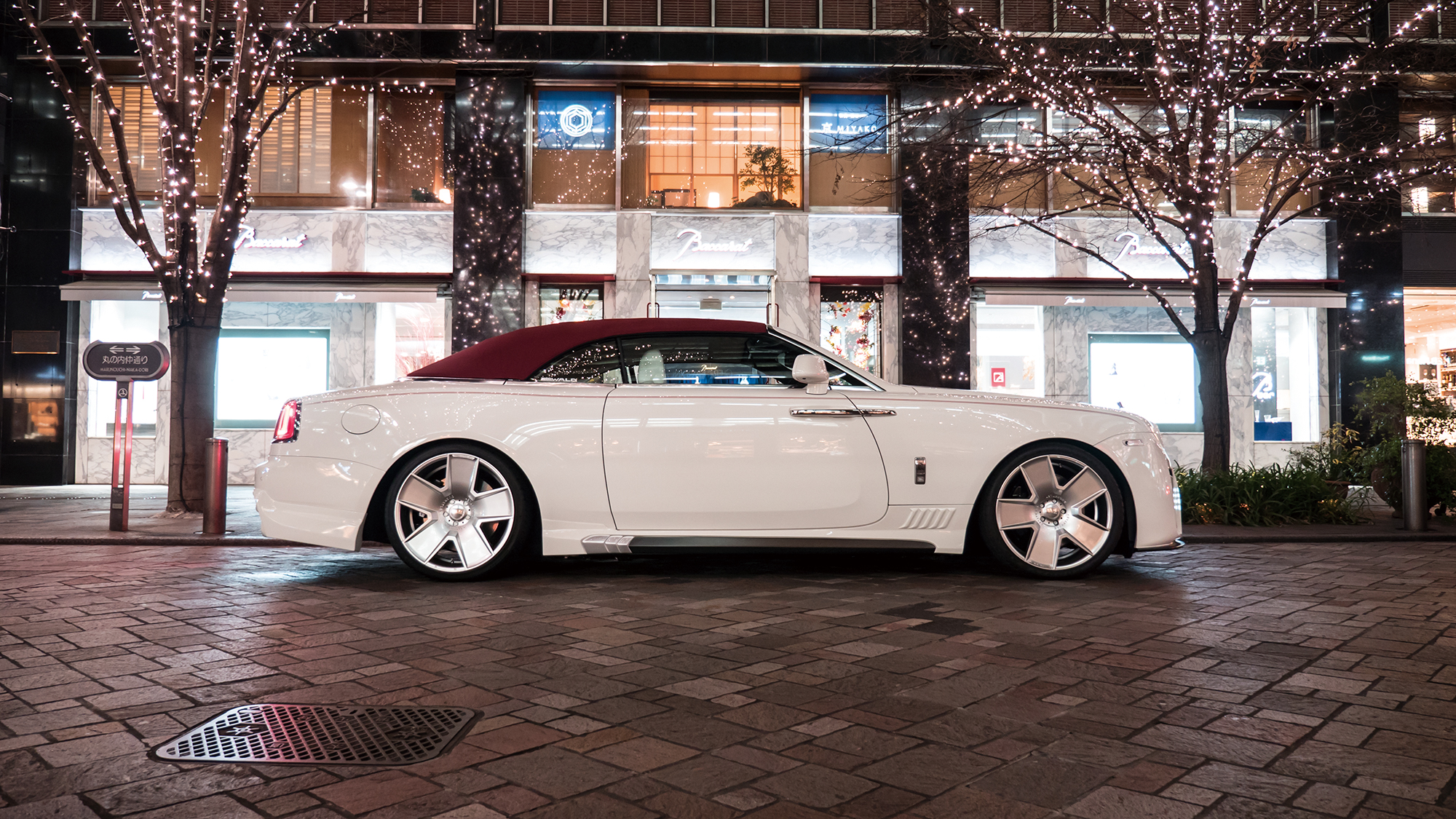 White Rolls-Royce Dawn on Duchatlet IV D41C wheels parked on a lit city street at night