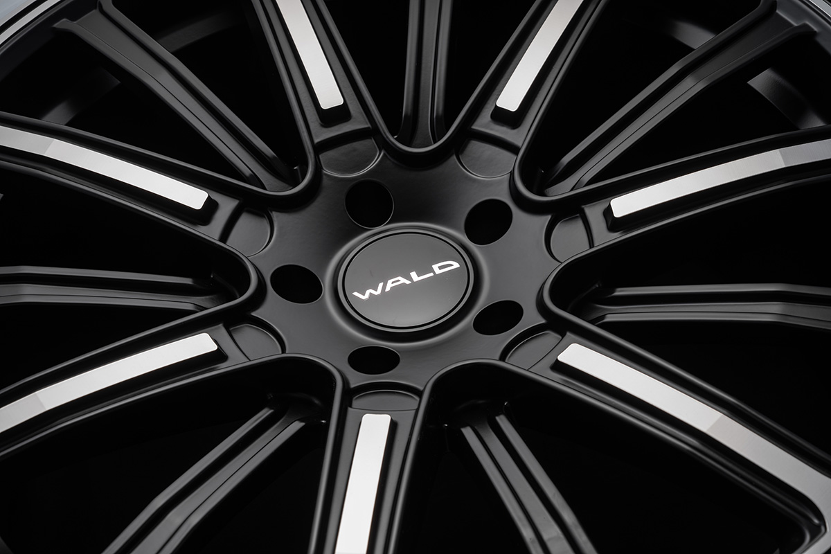 WALD Portofino III P31C spoke detail showing the three-dimensional layered disc face
