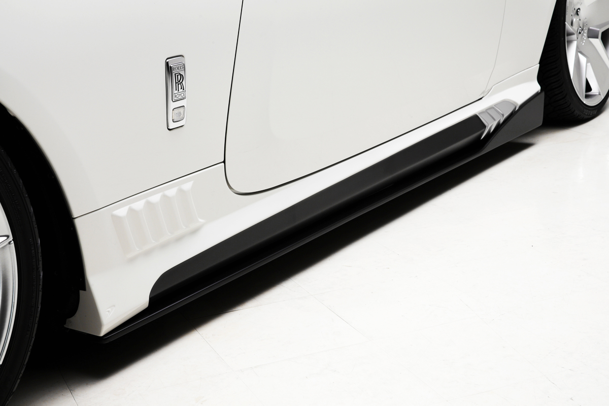 WALD Black Bison Rolls-Royce Dawn side skirt and side flap detail