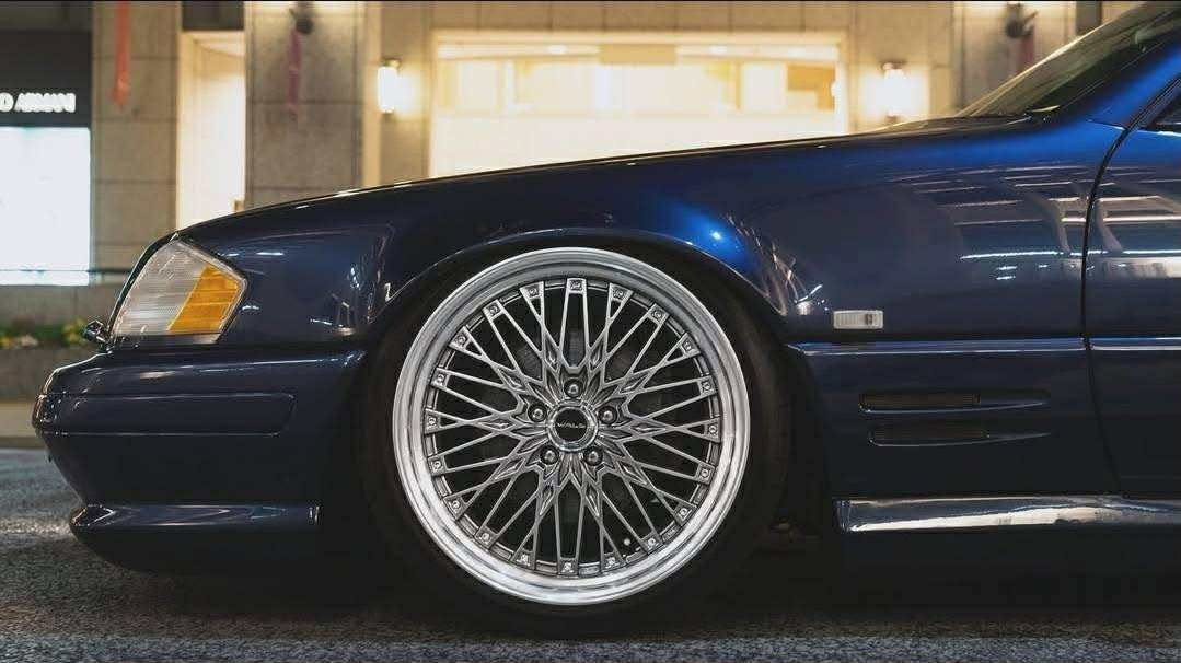 WALD Executive Line Mercedes-Benz SL-Class R129 front wheel detail — polished multi-spoke WALD wheel at night