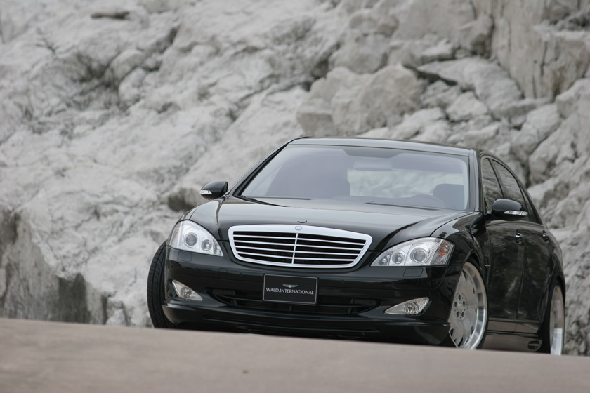 WALD Executive Line Mercedes-Benz S-Class W221 2006–2009 — black S-Class front view with WALD front lip spoiler