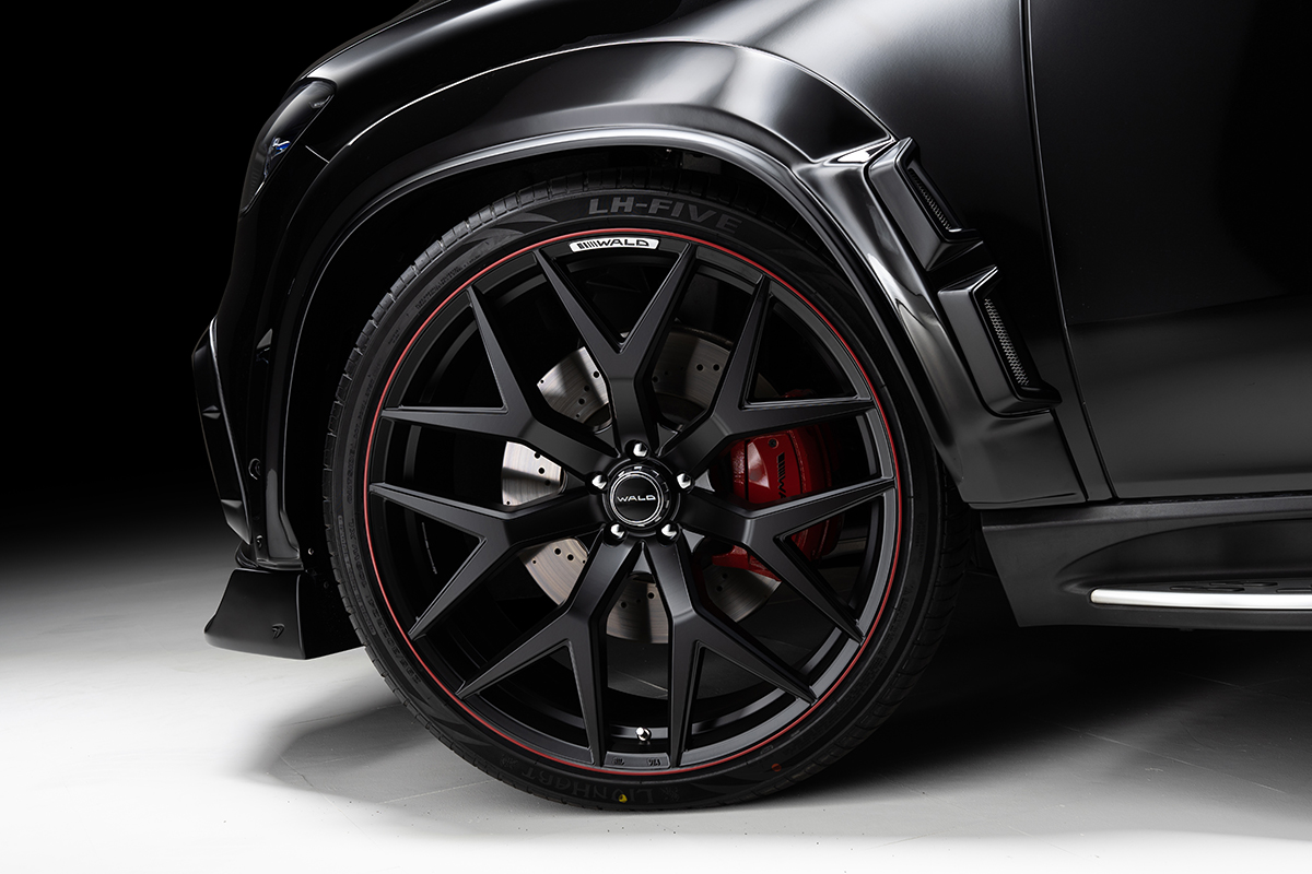 WALD Black Bison GLE Coupe C167 WALD multi-spoke wheel with red rim accent, red brake caliper and wide arch detail