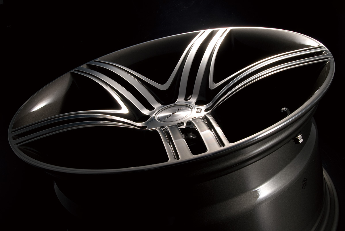 Profile and barrel detail of the WALD MAHORA M11C Gunmetal Polish 1-piece wheel