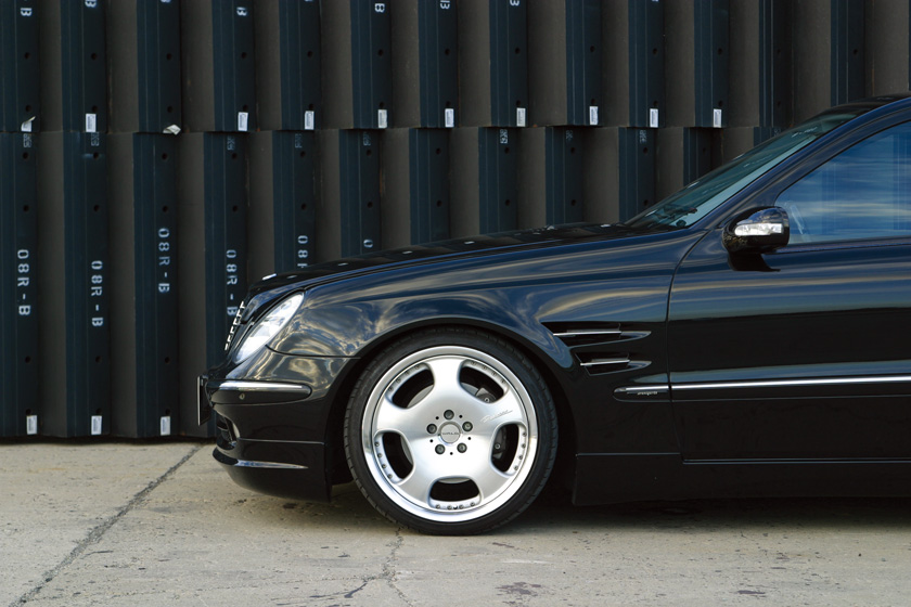Mercedes-Benz E-Class W211 WALD Executive Line front wing, wheel and side skirt detail