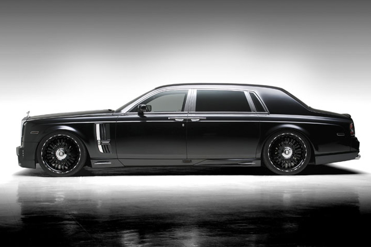 Black Rolls-Royce Phantom side profile on 22-inch WALD RENOVATIO 1 RR forged wheels