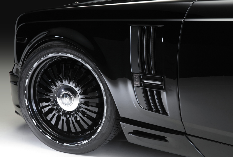 WALD Rolls-Royce Phantom 7 Series II on 24-inch RENOVATIO forged wheels — front fender and wheel detail
