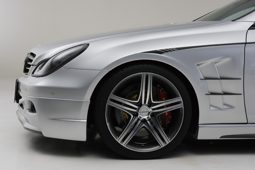 WALD Sports Line Mercedes-Benz CLS-Class C219 front wheel and wing detail — multi-spoke WALD wheel beside the sports fender duct