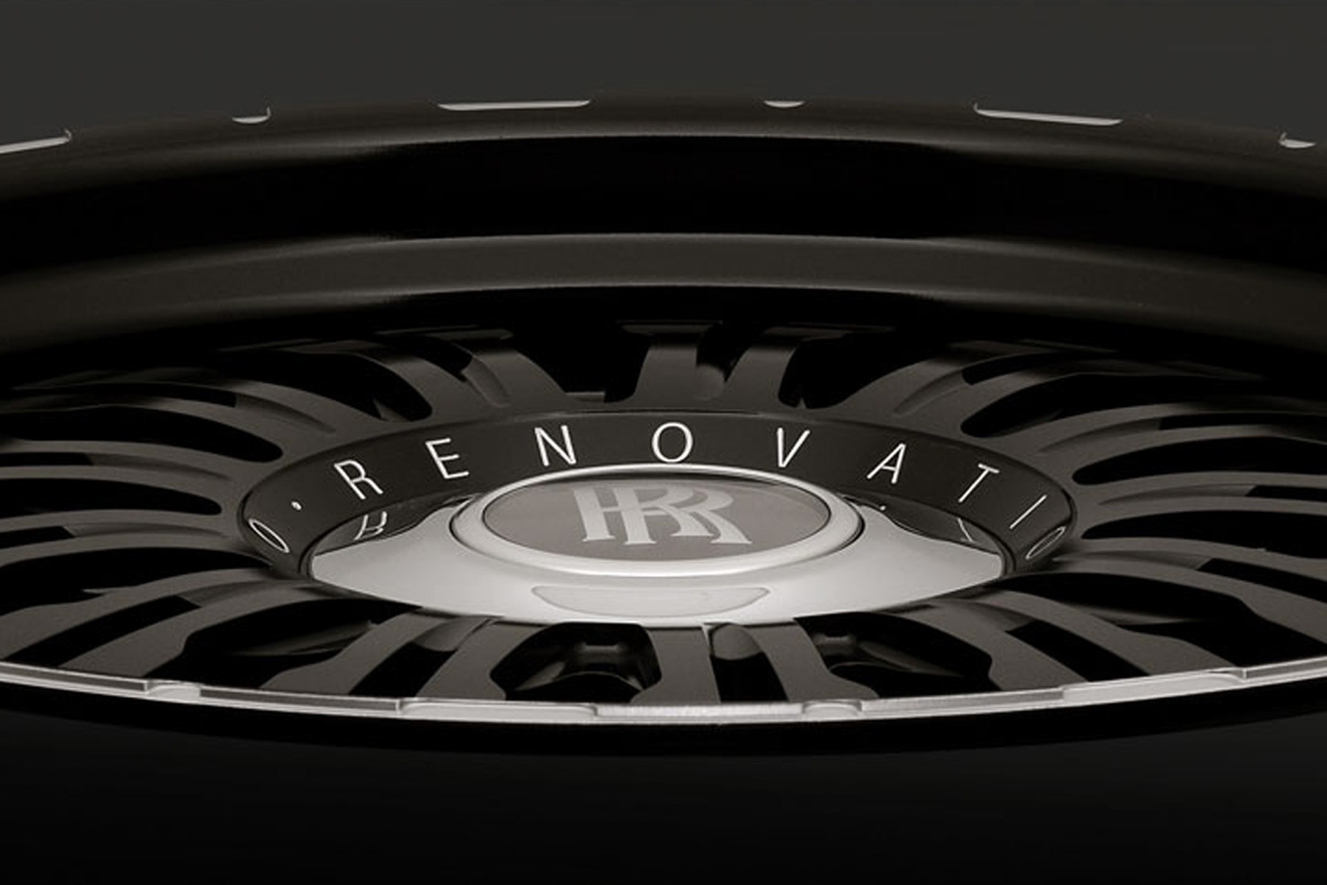 Low profile view of the WALD RENOVATIO 1 RR forged wheel and Renovatio lettering