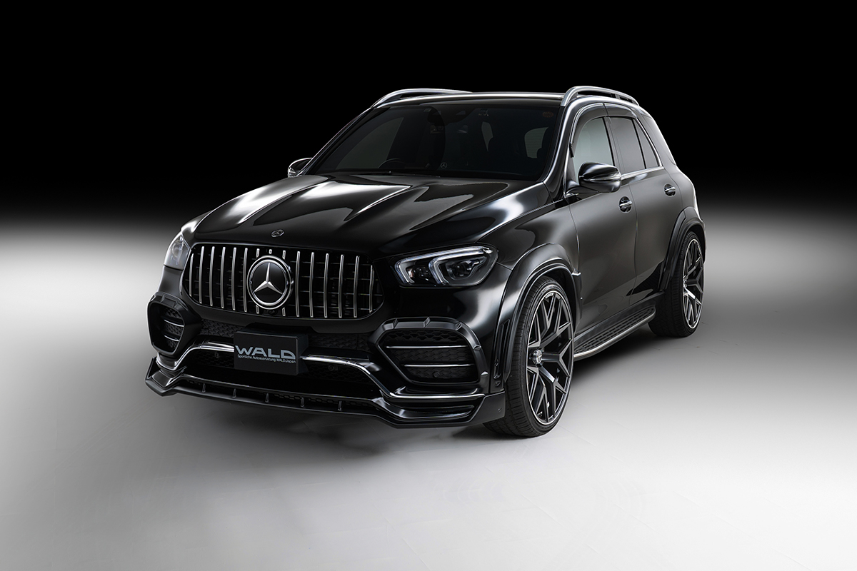 WALD Mercedes GLE W167 Black Bison front three-quarter studio view with duct covers and wide arches