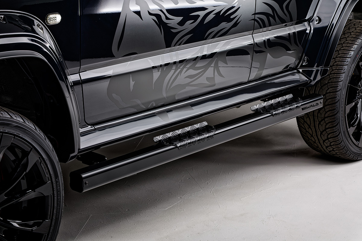 WALD Black Bison Edition Suzuki Jimny Nomade JC74W — detail of the WALD side steps and lower body styling