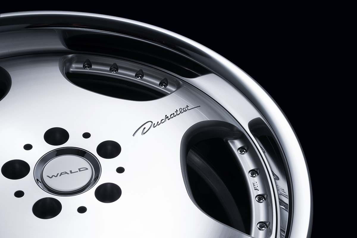 Macro detail of the WALD centre cap and curved spoke profile on the Duchatlet II D22C