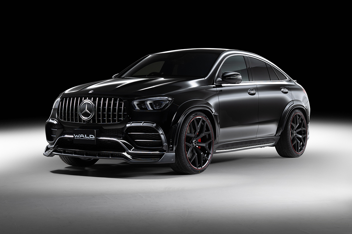 WALD Mercedes GLE Coupe C167 Black Bison front three-quarter studio view with wide arches and multi-spoke wheels