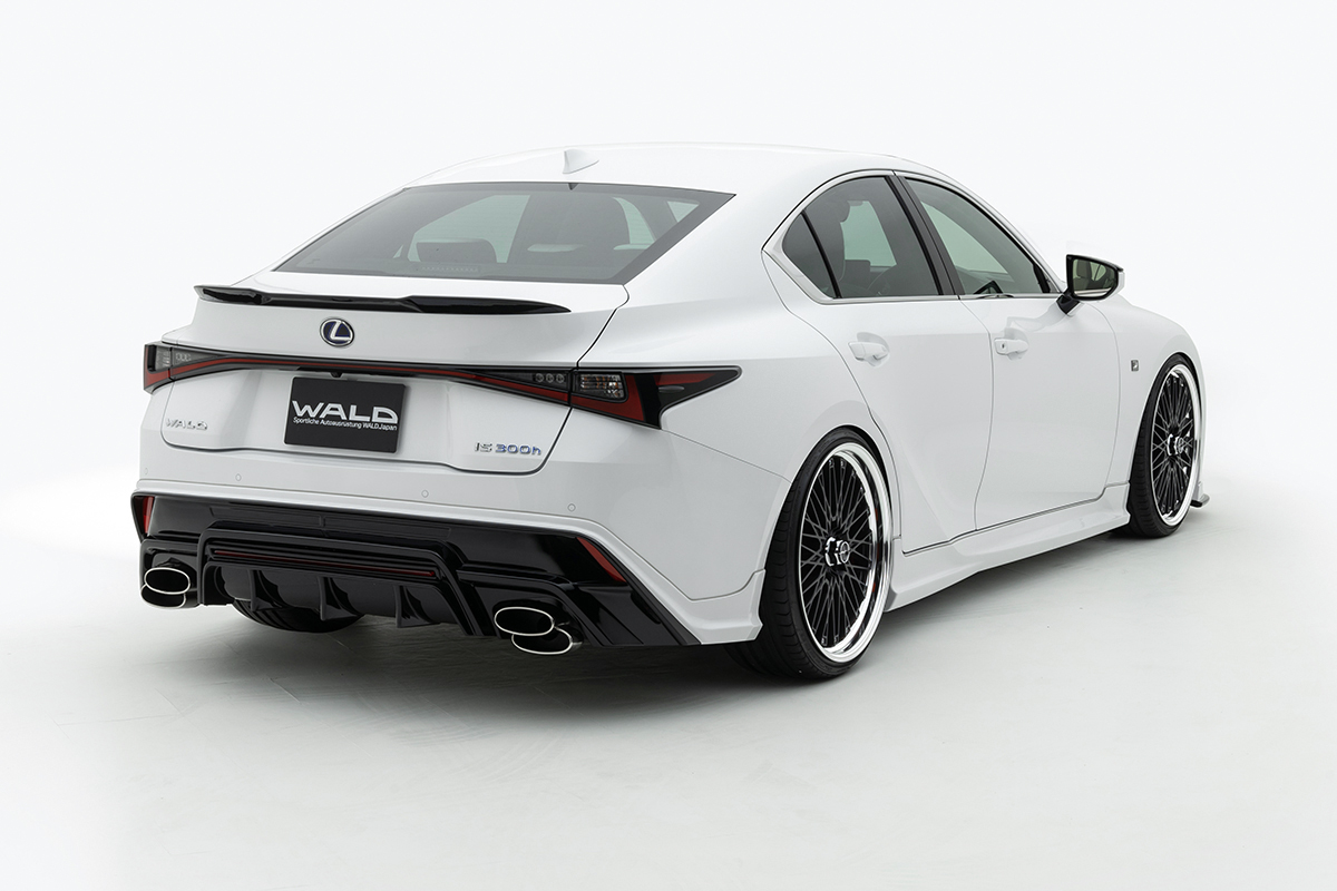 WALD Lexus IS300h rear skirt and boot spoiler — white Lexus IS rear three-quarter studio view
