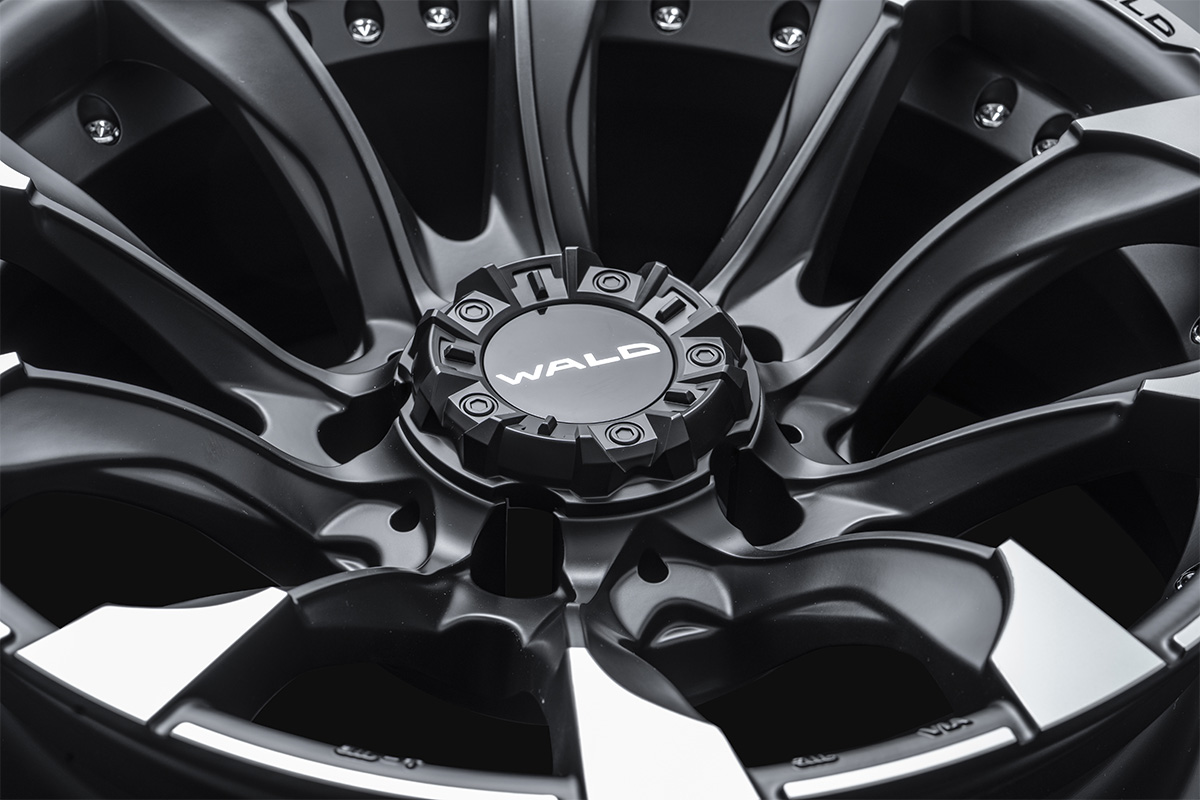WALD JARRET J11C 1/5 18-inch Matt Black Polish centre cap detail for Jimny Nomade