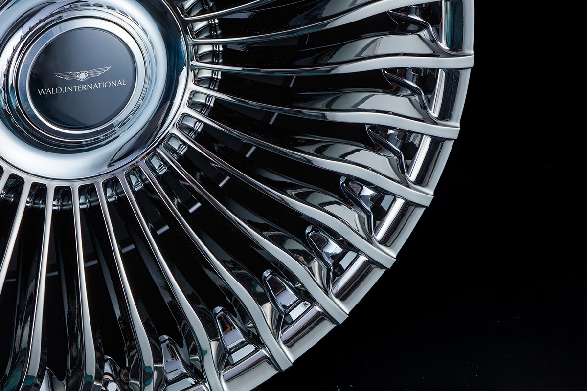 WALD International floating centre cap and fin detail of the RENOVATIO II R21C wheel