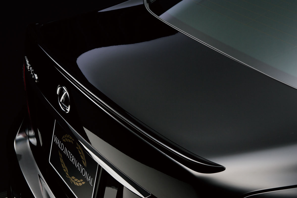 WALD Lexus LS460L gloss black boot spoiler detail above the WALD International plate