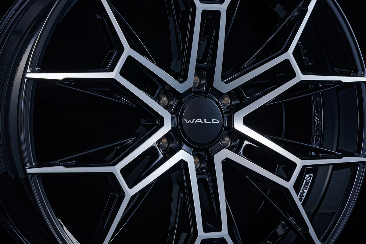 WALD ELDORANTE E11C in Black Polished — face-on detail of the 6-stud centre and machined spokes