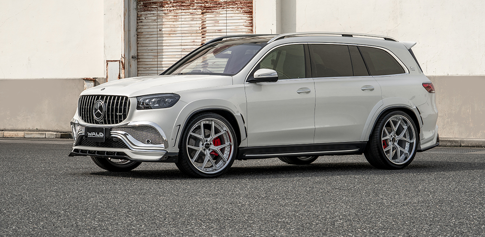 WALD Black Bison Mercedes GLS X167 AMG Line front three-quarter view with wide arch package and front spoiler