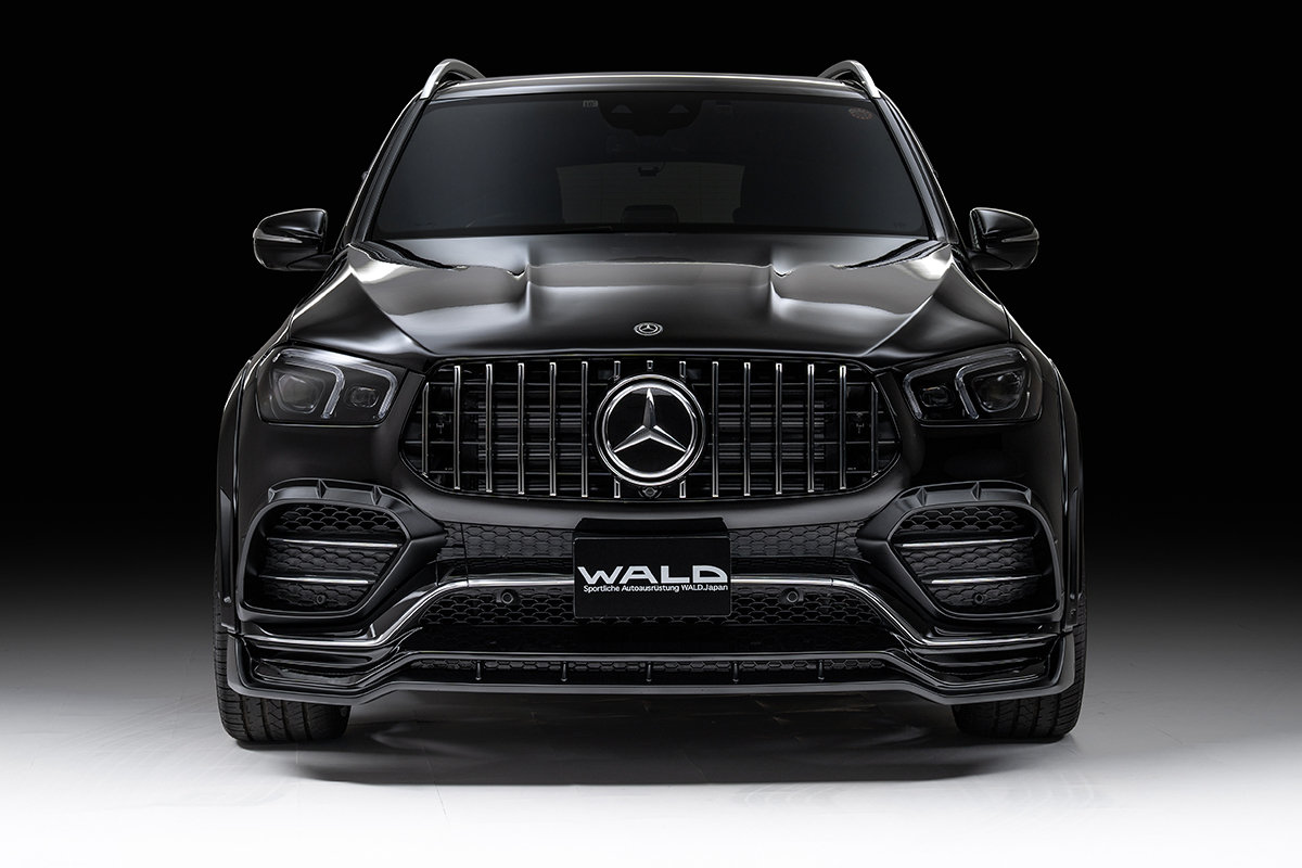 WALD Mercedes GLE W167 Black Bison head-on front view with front spoiler, duct covers and Panamericana grille