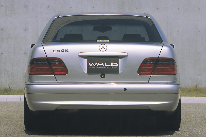 Mercedes-Benz E-Class W210 WALD Executive Line rear head-on view with boot spoiler
