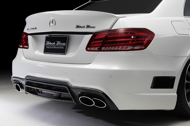 WALD E-Class W212 rear bumper spoiler and quad exhaust tip detail