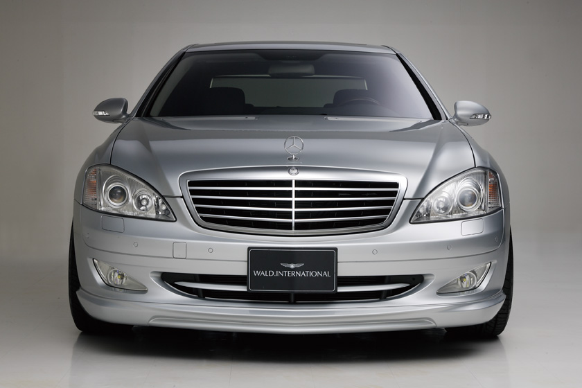 WALD Mercedes-Benz S-Class W221 head-on front view showing the WALD front lip spoiler