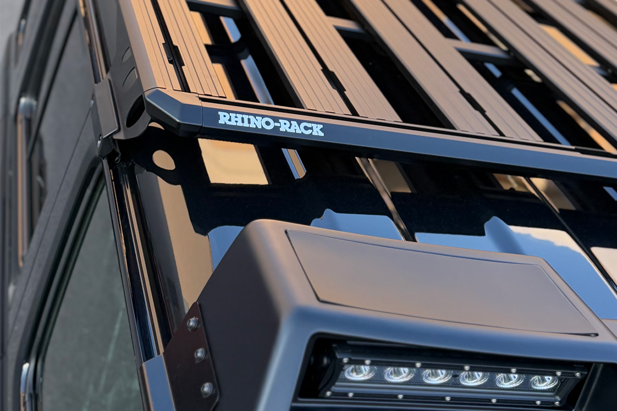 WALD Black Bison Edition Suzuki Jimny Sierra JB74W — detail of the Rhino-Rack roof platform with mounted LED light bar