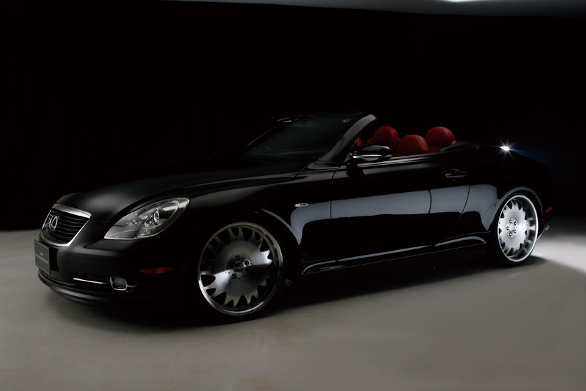 WALD Lexus SC430 UZZ40 Executive Line body kit — black SC430 convertible side three-quarter view