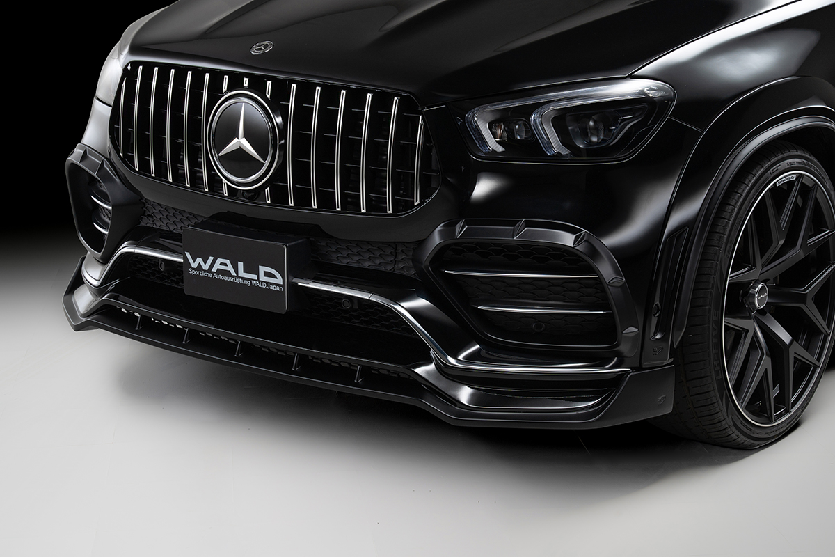 WALD Mercedes GLE W167 Black Bison front bumper and Panamericana grille detail with mesh lower intake