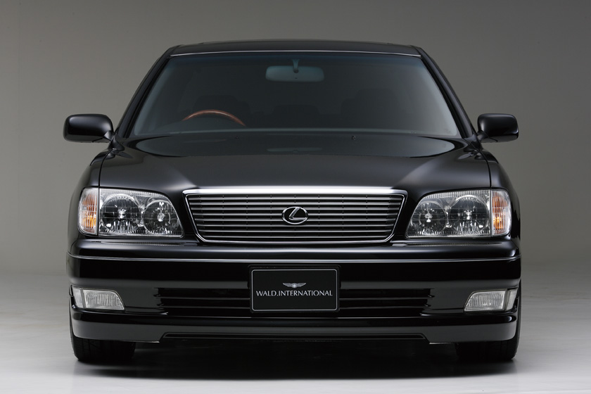 WALD Executive Line Toyota Celsior UCF20/21 — front head-on studio view with WALD front spoiler and grille detail