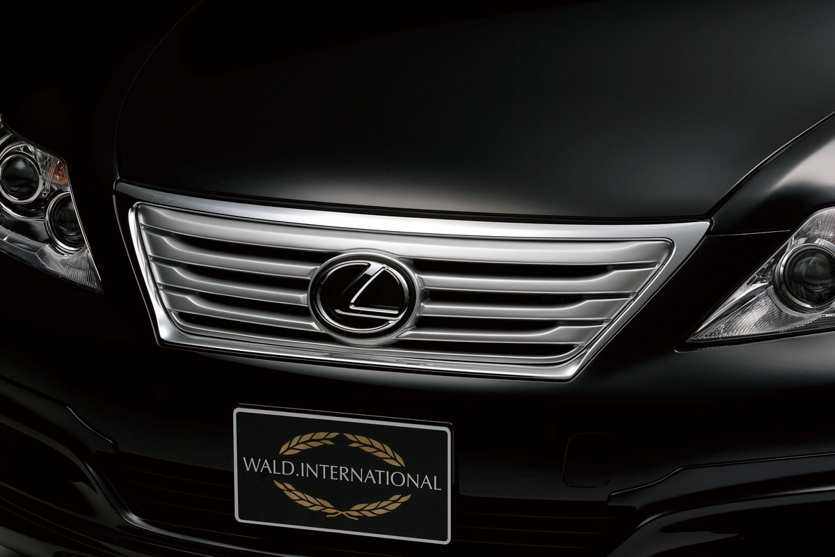 WALD Executive Line V2 Lexus LS chrome front grille with Lexus emblem and WALD International plate