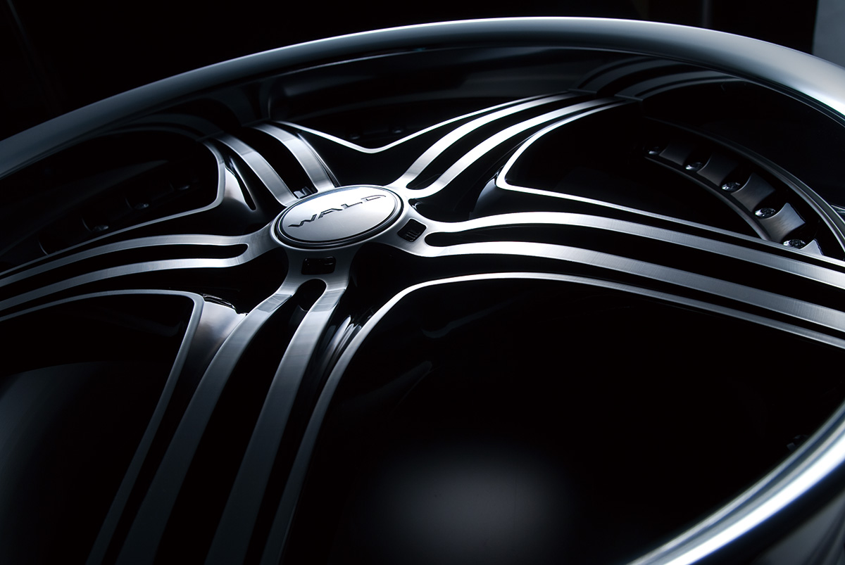 Close-up of the WALD MAHORA M13C centre disc and machined five-spoke design