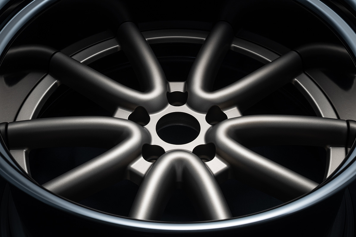 Centre and spoke macro detail of the WALD Octopus Racing 2-piece wheel