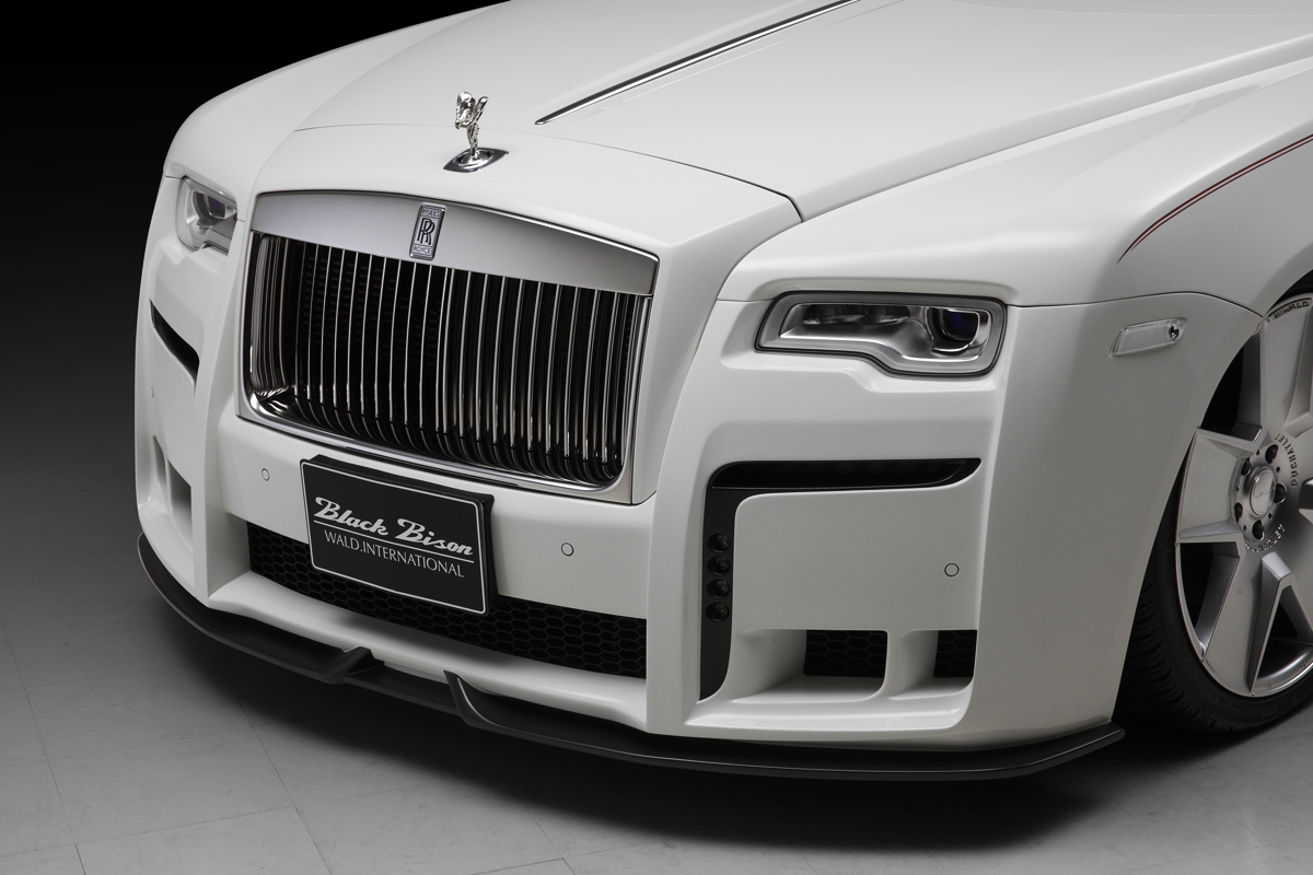 WALD Rolls-Royce Dawn front bumper spoiler detail with mesh and LED4P22T lamps