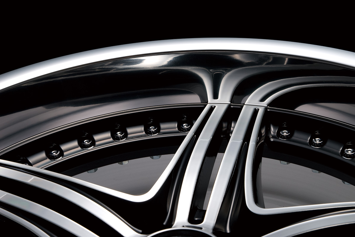 Rim lip and assembly bolt detail of the WALD MAHORA M13C 3-piece multi-piece wheel
