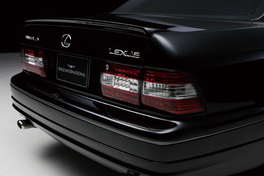 WALD Executive Line Toyota Celsior UCF20/21 — rear three-quarter detail with WALD boot spoiler, tail lamps and WALD International plate