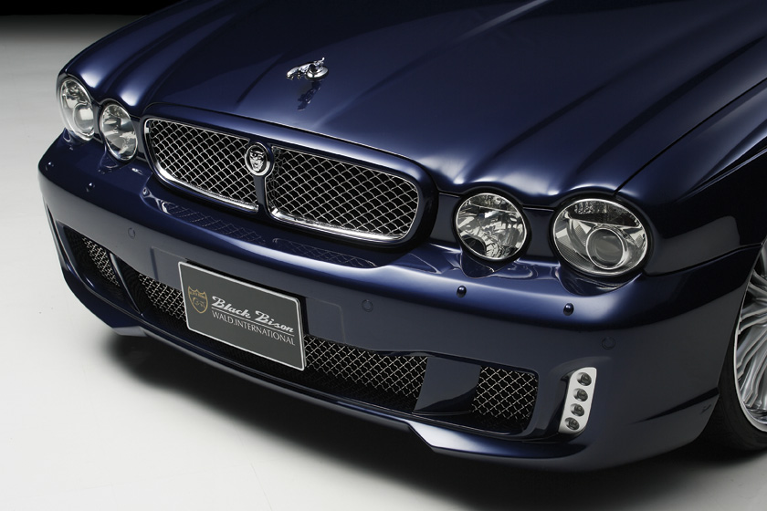 WALD Black Bison Jaguar XJ front lip spoiler detail with mesh grille