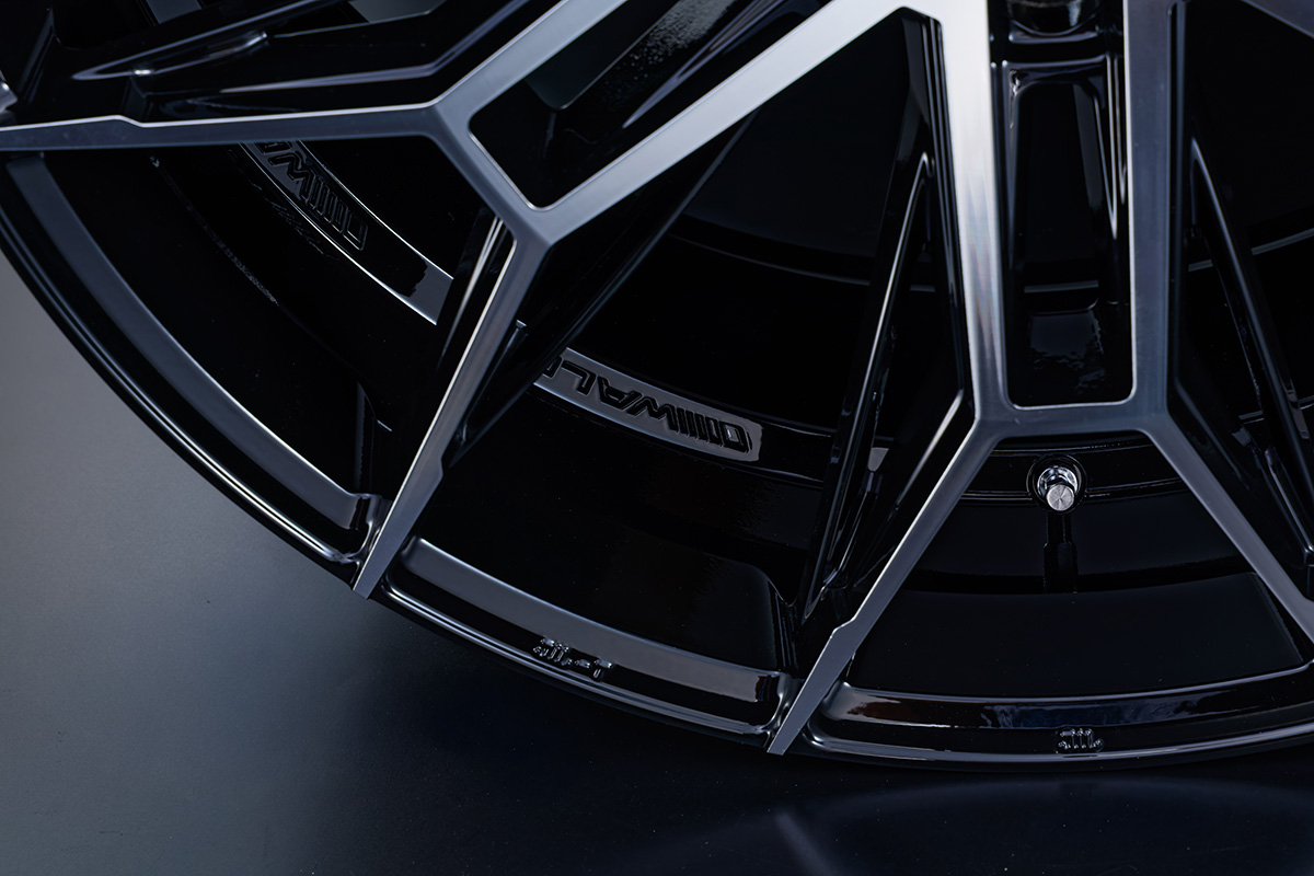 WALD ELDORANTE E11C in Black Polished — lower rim detail with WALD barrel engraving and valve