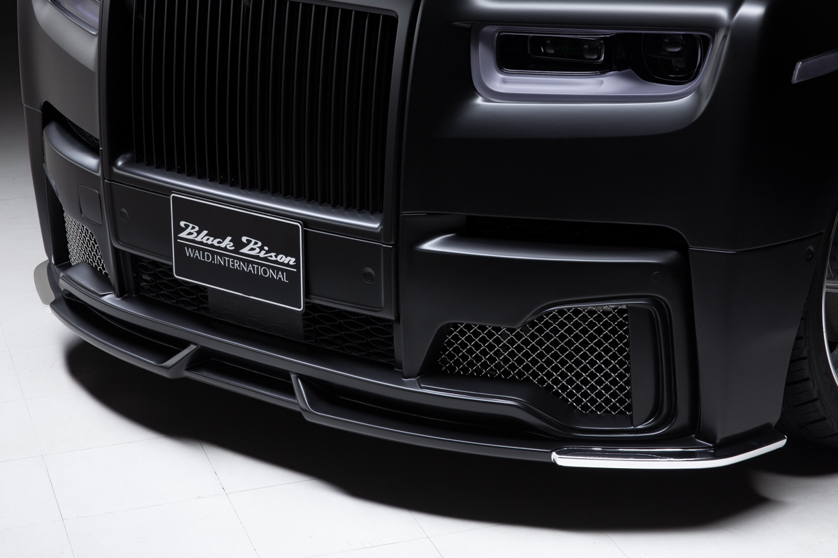 WALD Phantom 8 front bumper spoiler detail with mesh insert and chrome-plated garnish